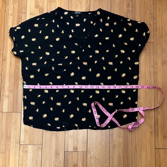 Madewell Drapey V-Neck Button Back Top Black French Daisies Size S - Picture 12 of 15